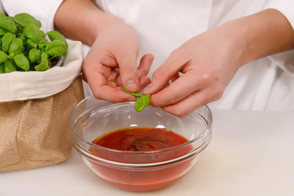 tagliare i pomodori
